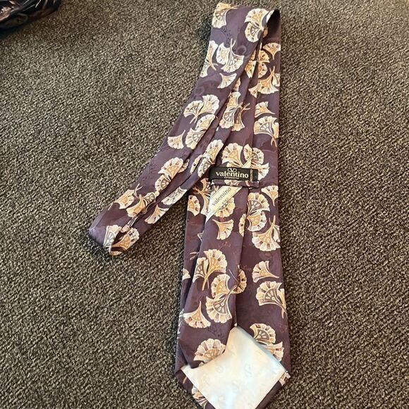 Valentino Italian 100% Silk Eggplant Purple Men’s Tie w/ Handheld Fan Design - Picture 5 of 16